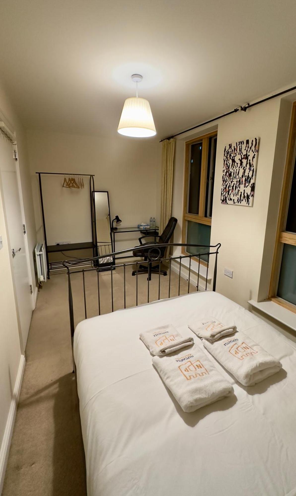 Napcastle Caledonian Park Hotel London Bagian luar foto