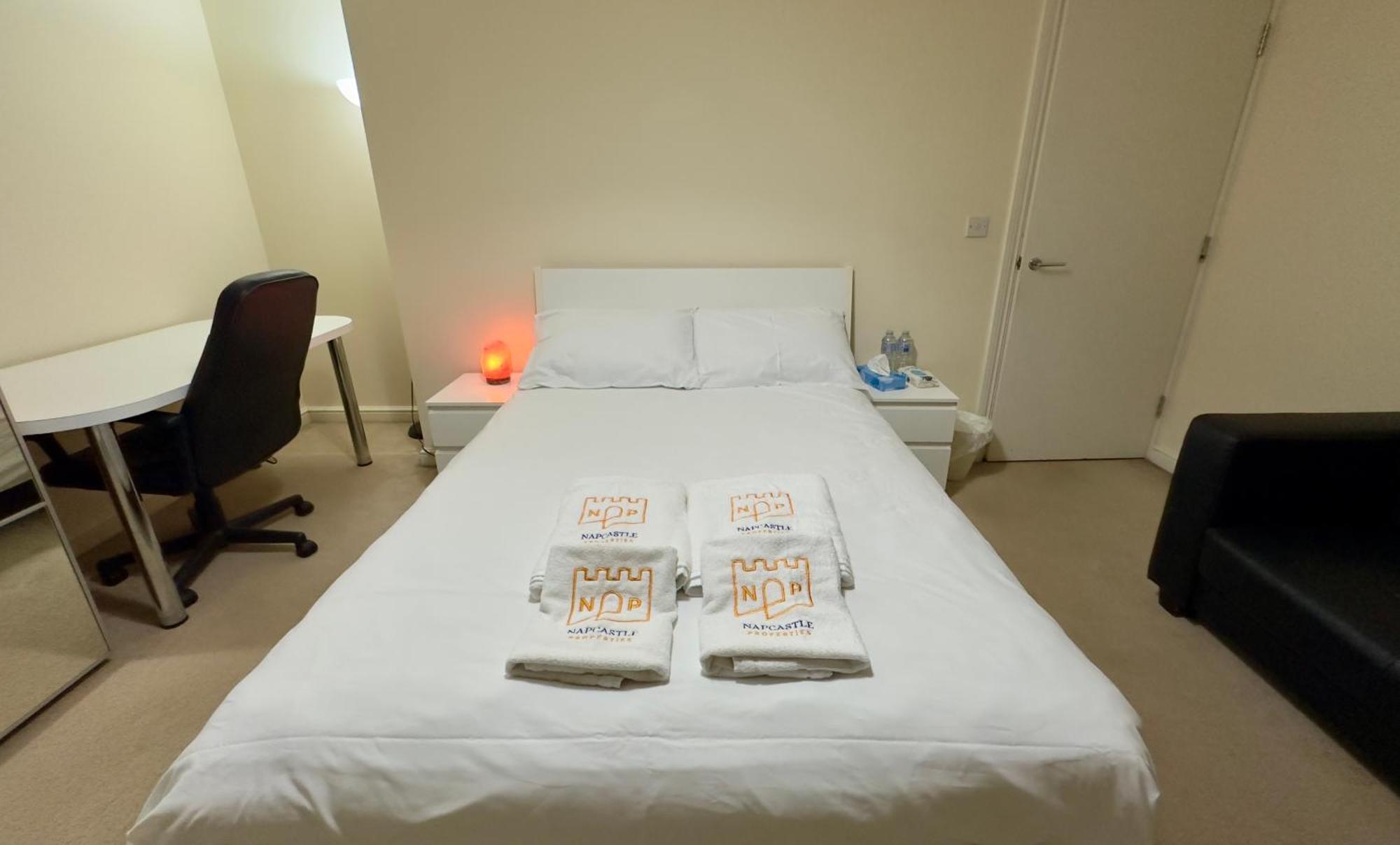 Napcastle Caledonian Park Hotel London Bagian luar foto