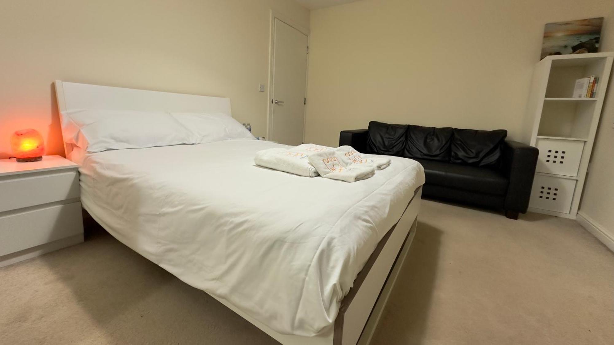 Napcastle Caledonian Park Hotel London Bagian luar foto