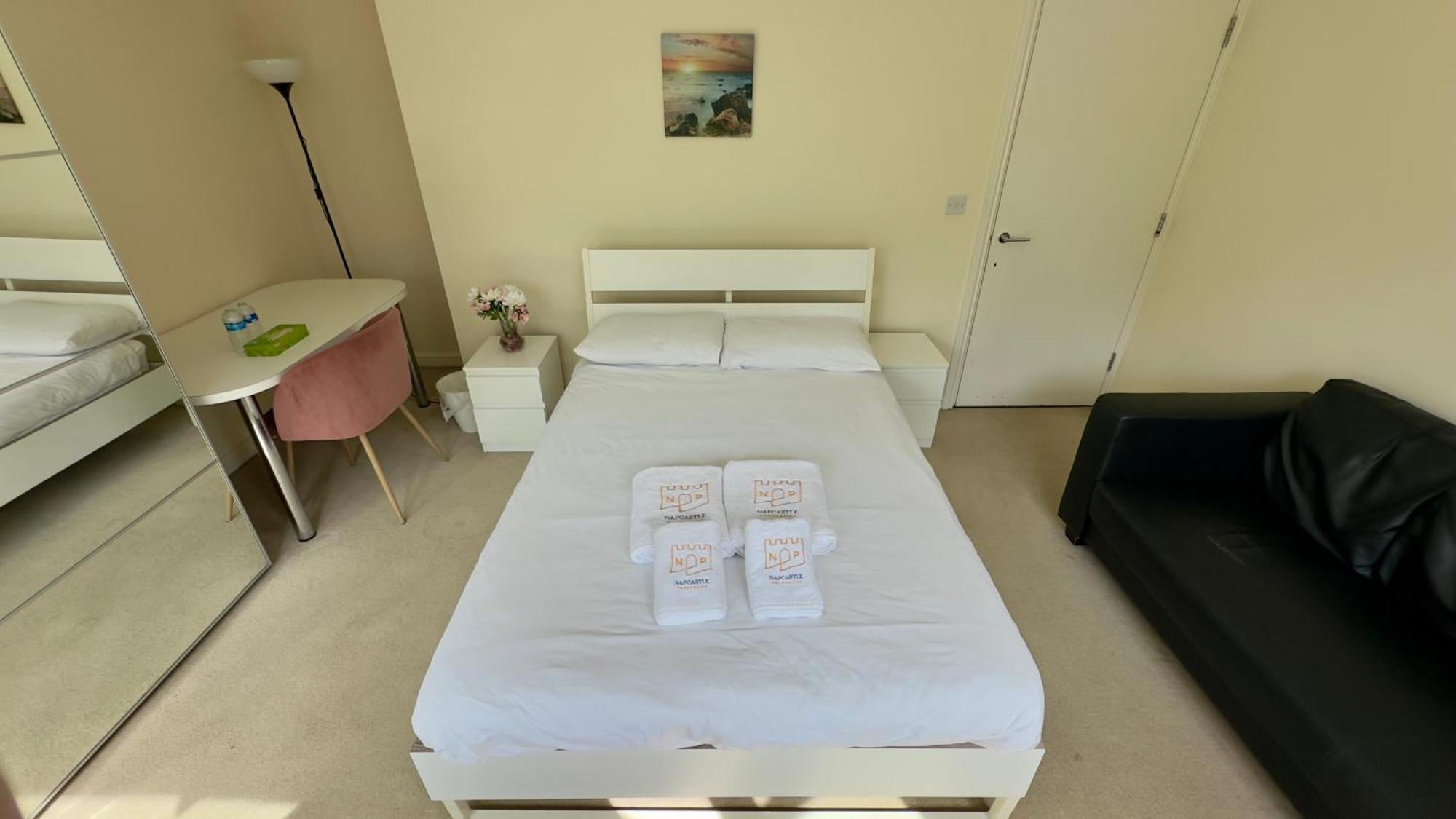 Napcastle Caledonian Park Hotel London Bagian luar foto