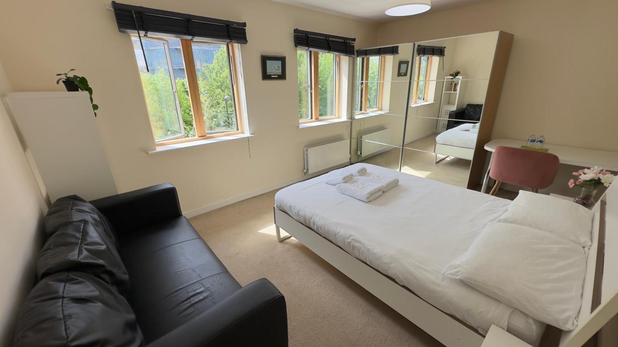 Napcastle Caledonian Park Hotel London Bagian luar foto