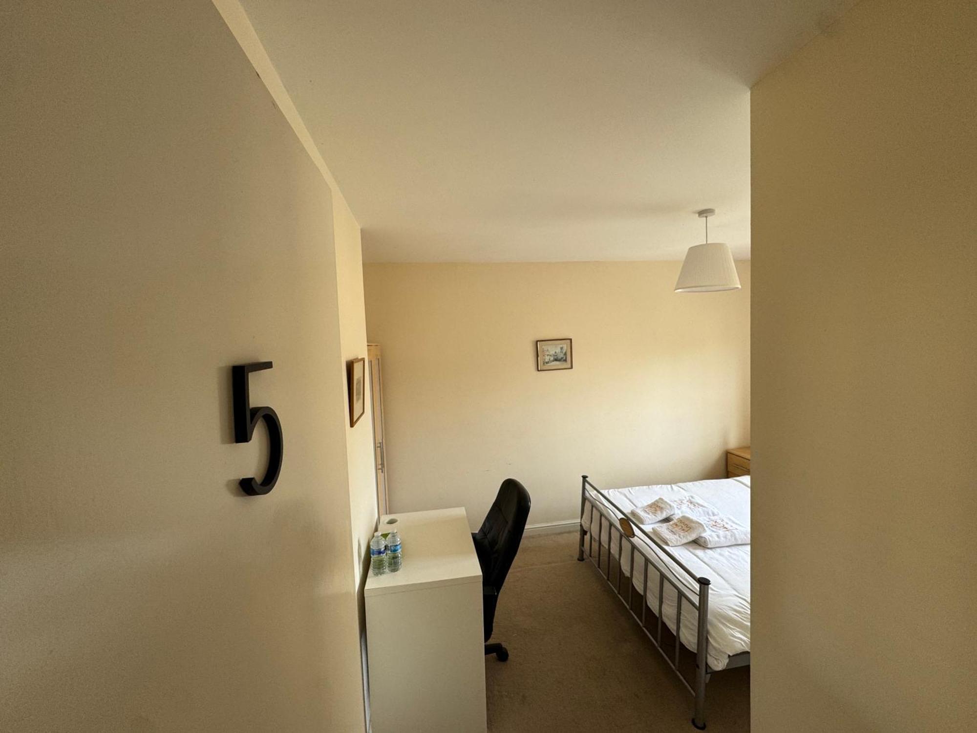 Napcastle Caledonian Park Hotel London Bagian luar foto